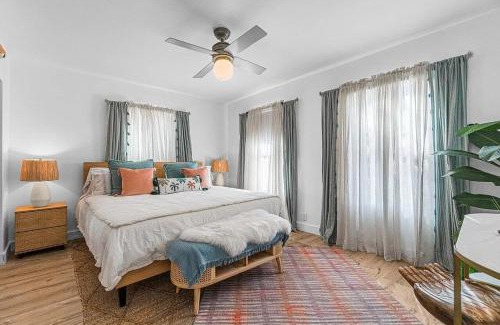 Lantana House | Tank Pool, Putting Green & 1 Mile To The Beach!