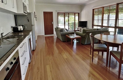 Bundewallah House | Tantallon in Berry - an exclusive getaway with wifi + pool