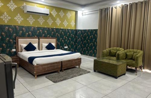 New Manali Hotel | Tanvi Premium Residency-Close to Artemis, Medanta & Fortis