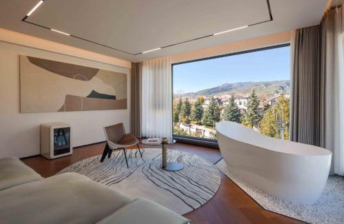 Shuhe Old Town Hotel | Taohuawu Mountain Luxury Villa Hotel