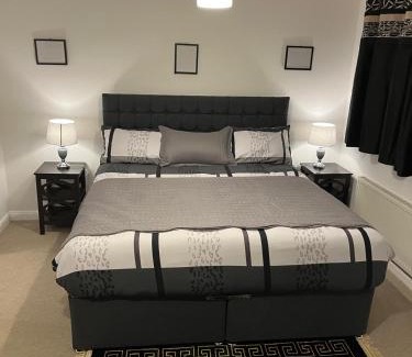 Darley Abbey Apartment | Tardis Townhouse - Spacious and Comfortable