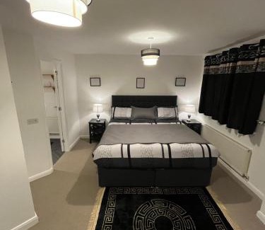 Darley Abbey Apartment | Tardis Townhouse - Spacious and Comfortable