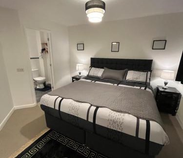 Darley Abbey Apartment | Tardis Townhouse - Spacious and Comfortable