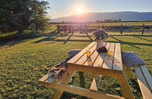 Tarras House | Tarras Tiny Haven - Wake up to Breathtaking Mountains