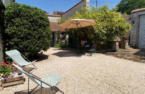 Montigny-sur-Loing House | Tashi Kampa (La maison du bonheur en Tibétain)