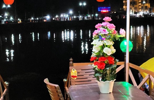 Dal Lake Boat Rental | Tashkand Houseboat