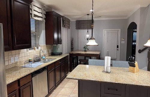 Iowa Colony House | Taste of Texas Luxury A Lakeside Beauty