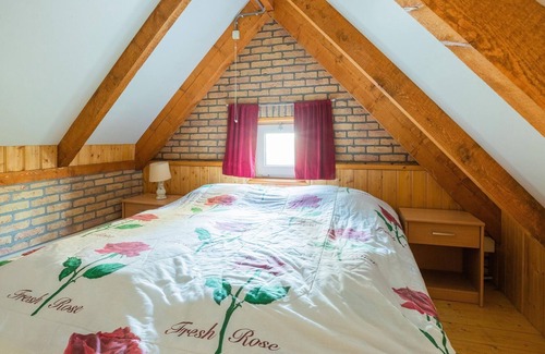 Wijnaldum House | Tasteful holiday home in Wijnaldum with garden