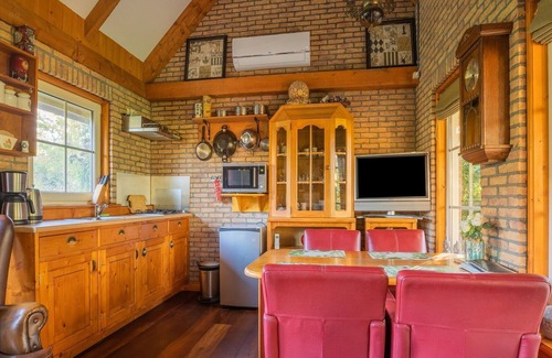 Wijnaldum House | Tasteful holiday home in Wijnaldum with garden