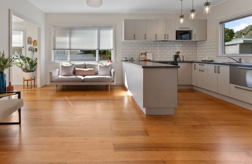 Nelson South House | Tasteful on Tasman Sunny Bungalow in the Wood