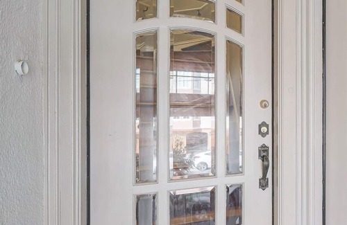 Outer Richmond Apartment | Tastefully remodeled ocean-view flat