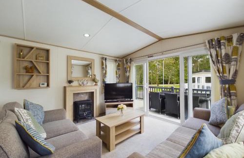 Tattershall House | Tattershall Lakes Mini Breaks - The Avenue