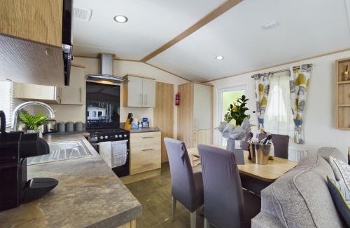 Tattershall House | Tattershall Lakes Mini Breaks - The Avenue