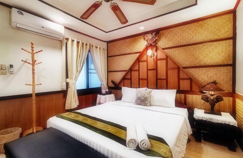 Wachira Phayaban House | TAVEE Guesthouse
