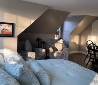 Newport Apartment | Tavern - Charming Loft