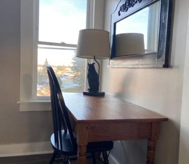 Newport Apartment | Tavern - Charming Loft