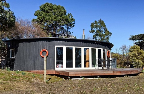 South Bruny House | Taylors Bay Cottage - Gracing the shores of Little Taylors Bay is a fisherman’s cottage with a twist, commonly known as the round house because of its unique design features.