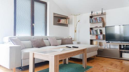 Pestani Apartment | Taz Apartments