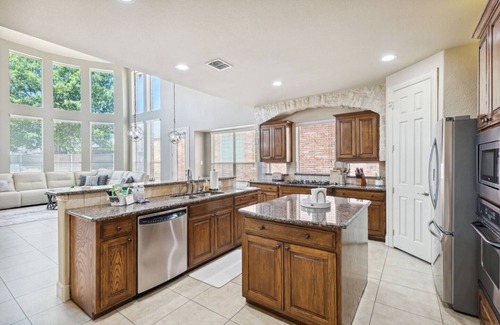Plano House | TCH - Spacious 4bd/3.5ba in Plano with Workspace