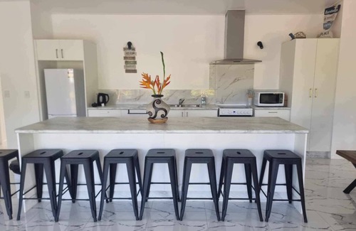 Muri Villa | Te Aro Villa 2nModern Brand New 3brm villa with pool in Muri