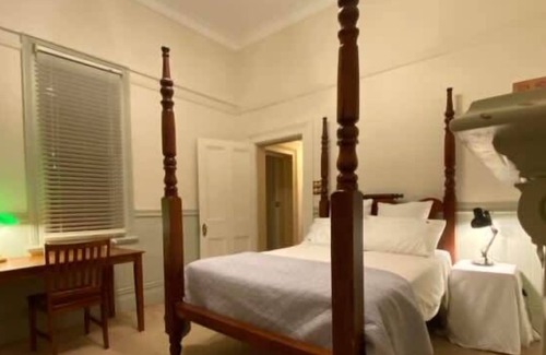 Blayney Bed & Breakfast | Te Rata House - Butlers Room