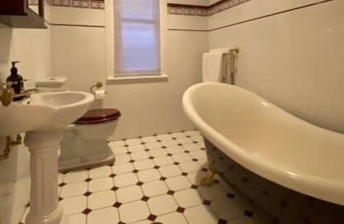 Blayney Bed & Breakfast | Te Rata House - Butlers Room