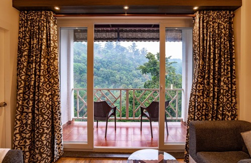 Chithirapuram Hotel | Tea Harvester Munnar