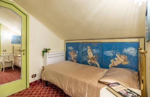 Loreto House | "Tea" Holiday Home 1km from Central Station