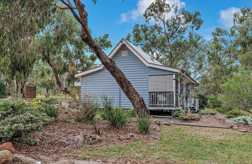Diamondvale Cottage | Tea Tree Cottage, luxury 2 bedroom cottage at Diamondvale Estate with fireplace