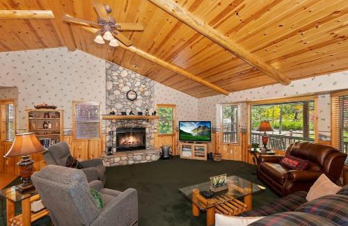 Eagle Mountain Estates House | Teakwood Cozy Wood Cabin with Fireplace