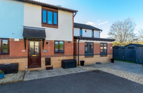 Newton House | Tegeirian - Two Bedroom House, Sleeps 4