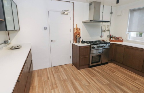 St Dogmaels Cottage | TEIFI VILLA, pet friendly, character holiday cottage in St Dogmaels