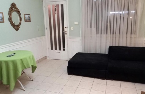 Trelew Apartment | Tejas rojas