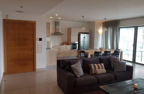 Park Tzameret Condo | Tel Aviv -Park Tsameret 4 bedrooms,high floor,large balcony,private parking slot