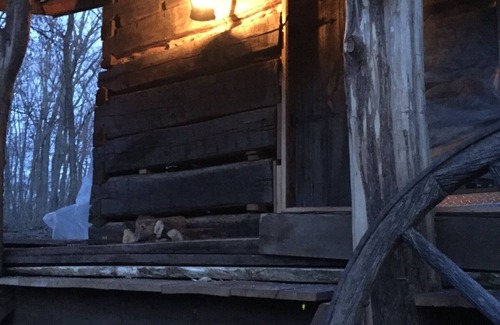 Nauvoo Cabin | Ten Acre Treehouse, “Fort Henry Log Cabin”. Sleeps 2-4