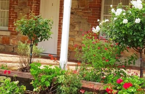 Tenterfield Cottage | Tenterfield Accommodation’s“White Rose Cottage”