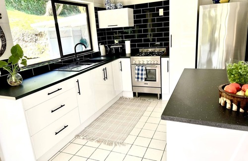 Nikao Tapere House | Tereora Heights Pool 3-Bedroom Private Retreat