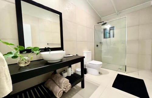 Nikao Tapere House | Tereora Heights Pool Retreat