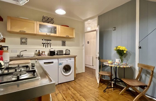 Bognor Regis Cottage | Tern Cottage by inspirestays.com - a cottage that sleeps 4 guests in 2 bedrooms