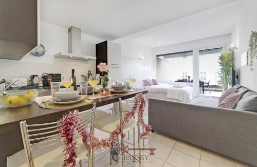 Breganzona Apartment | Terrace Apartment Cuore di Rose