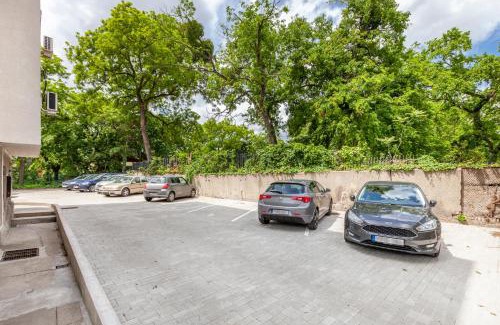 Istvanmezo Apartment | Terrace Apartments at City Park