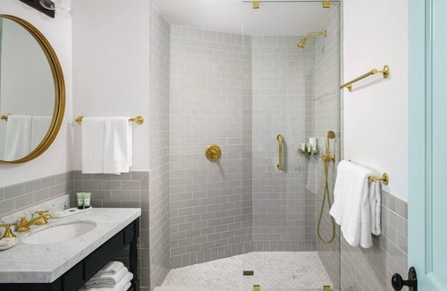 Shelter Island Heights Hotel | Terrace Room | The Pridwin Hotel and Cottages
