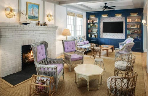Shelter Island Heights Hotel | Terrace Room | The Pridwin Hotel and Cottages