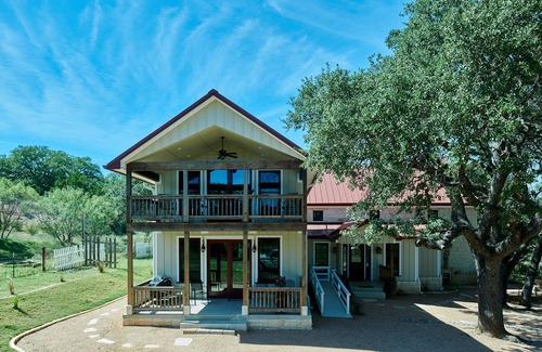Fredericksburg House | Terrific getaway to the peaceful countryside.
