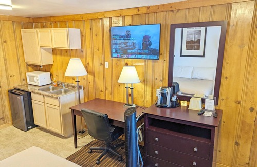 Pinedale Hotel | Teton Court Motel