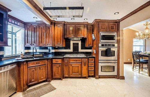 Spring Branch East House | Texas Big + Pool + Hottub + Bar + 8 bedroom+ Ping Pong + Mother-in-Law Suite