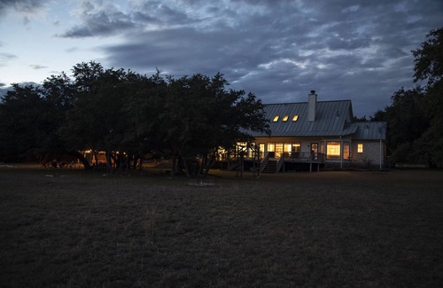 Austin House | Texas Ranch Style Home on over 5 acres in Driftwood and Austin area.