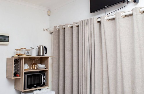 Kempton Park Cabin | Thabelo Airport Lodge
