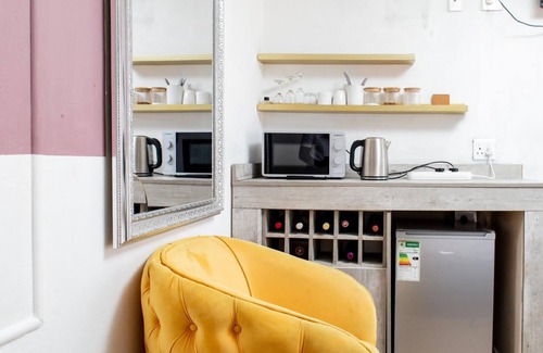 Kempton Park Cabin | Thabelo Airport Lodge