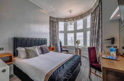 Westcliff-on-Sea Hotel | Thames Estuary Getaway: Experience Tranquil Views | Close to Palace Theatre